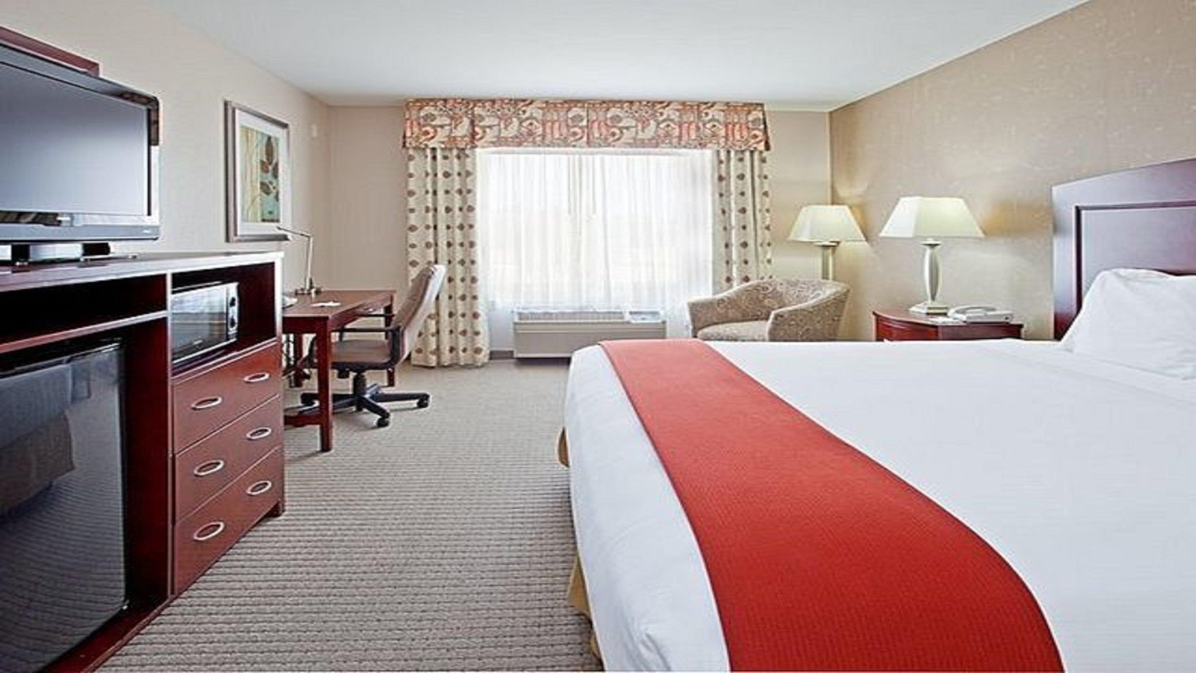 Holiday Inn Express & Suites College Station By Ihg Exterior photo