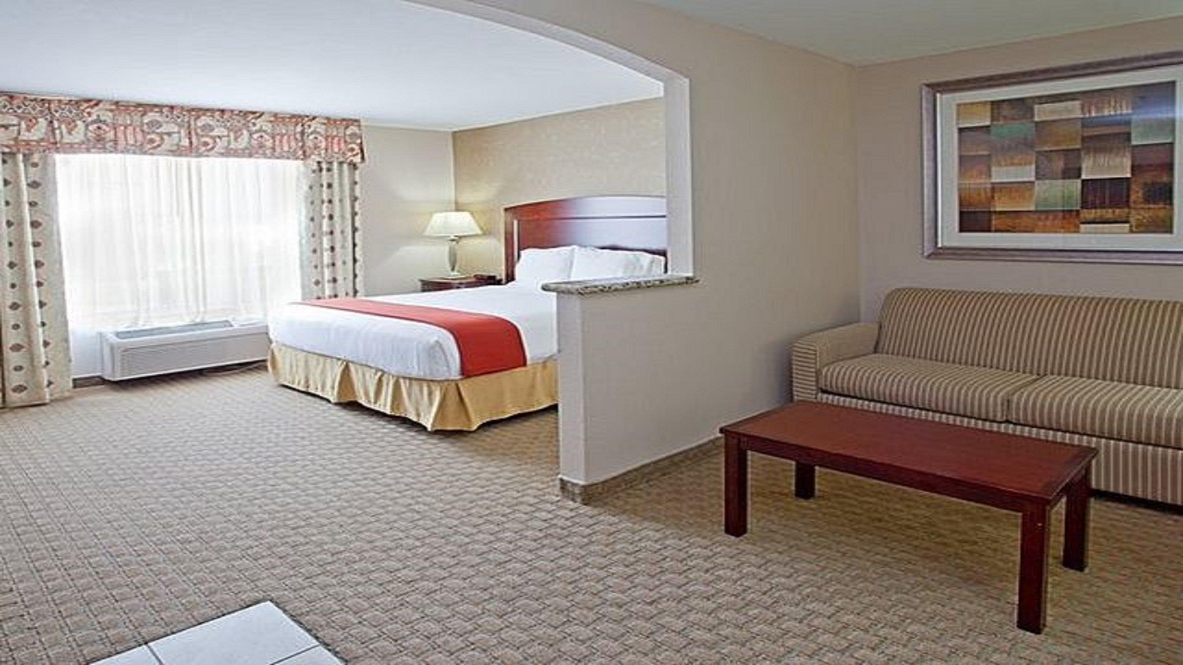 Holiday Inn Express & Suites College Station By Ihg Room photo