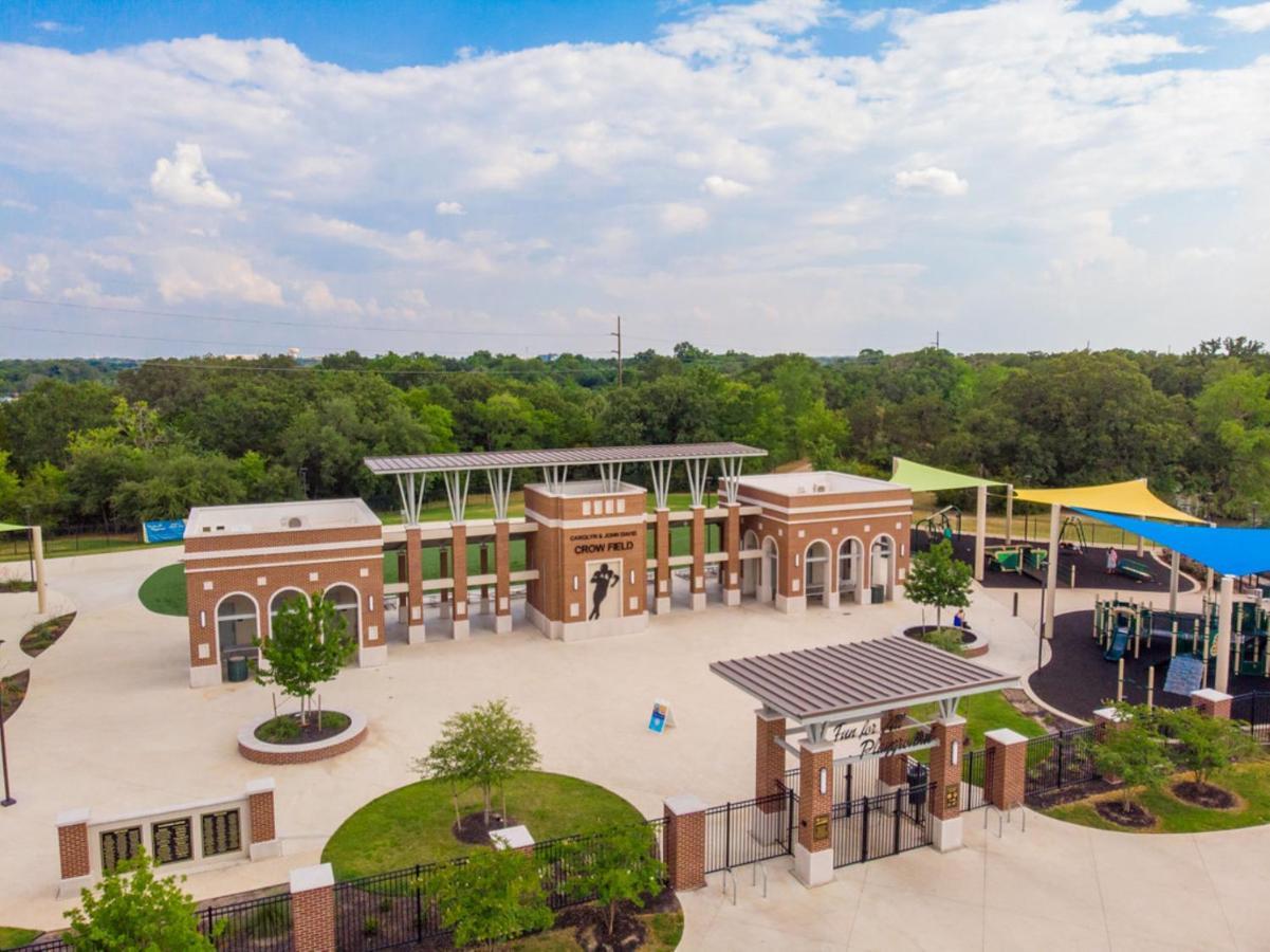 Holiday Inn Express & Suites College Station By Ihg Exterior photo