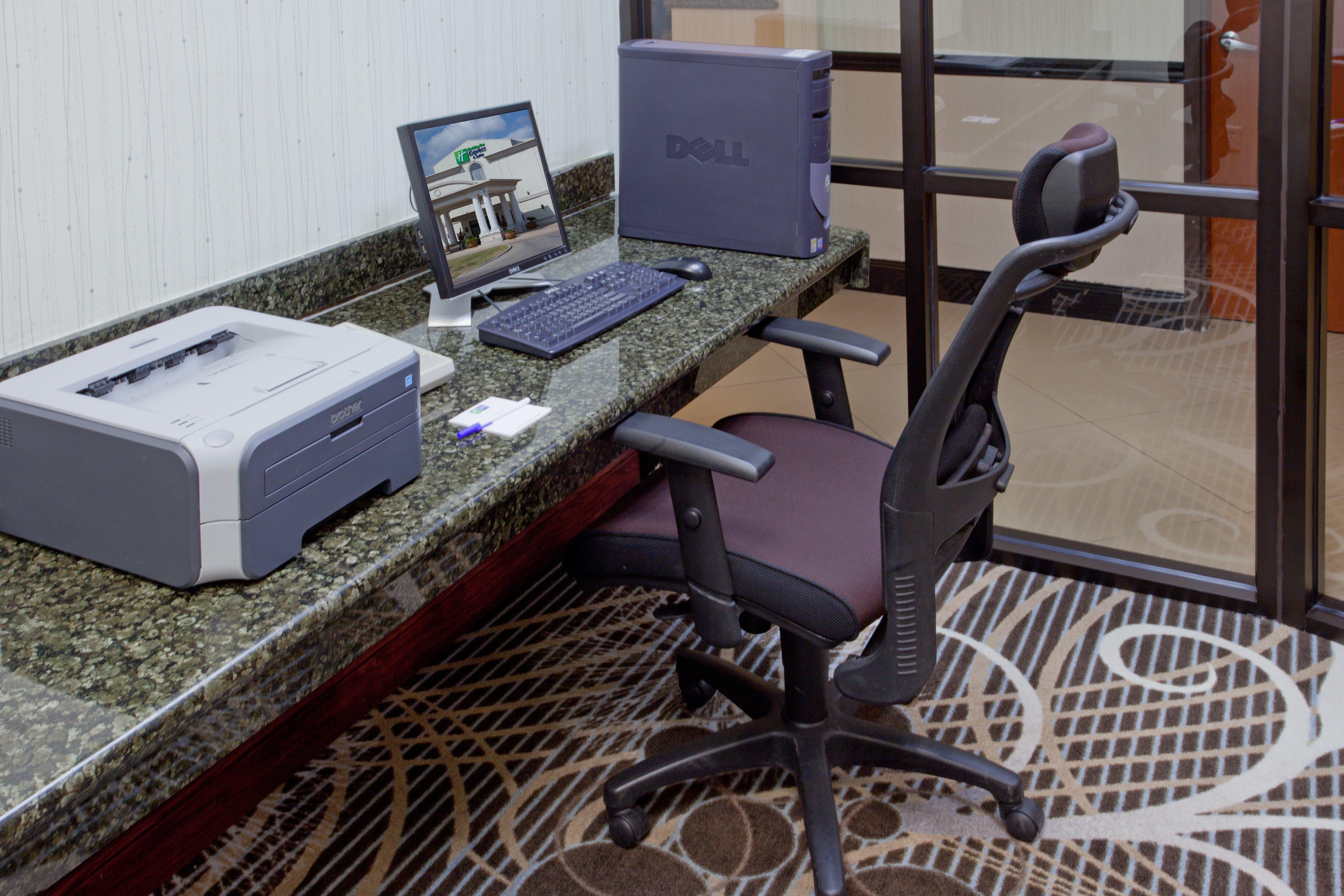 Holiday Inn Express & Suites College Station By Ihg Exterior photo