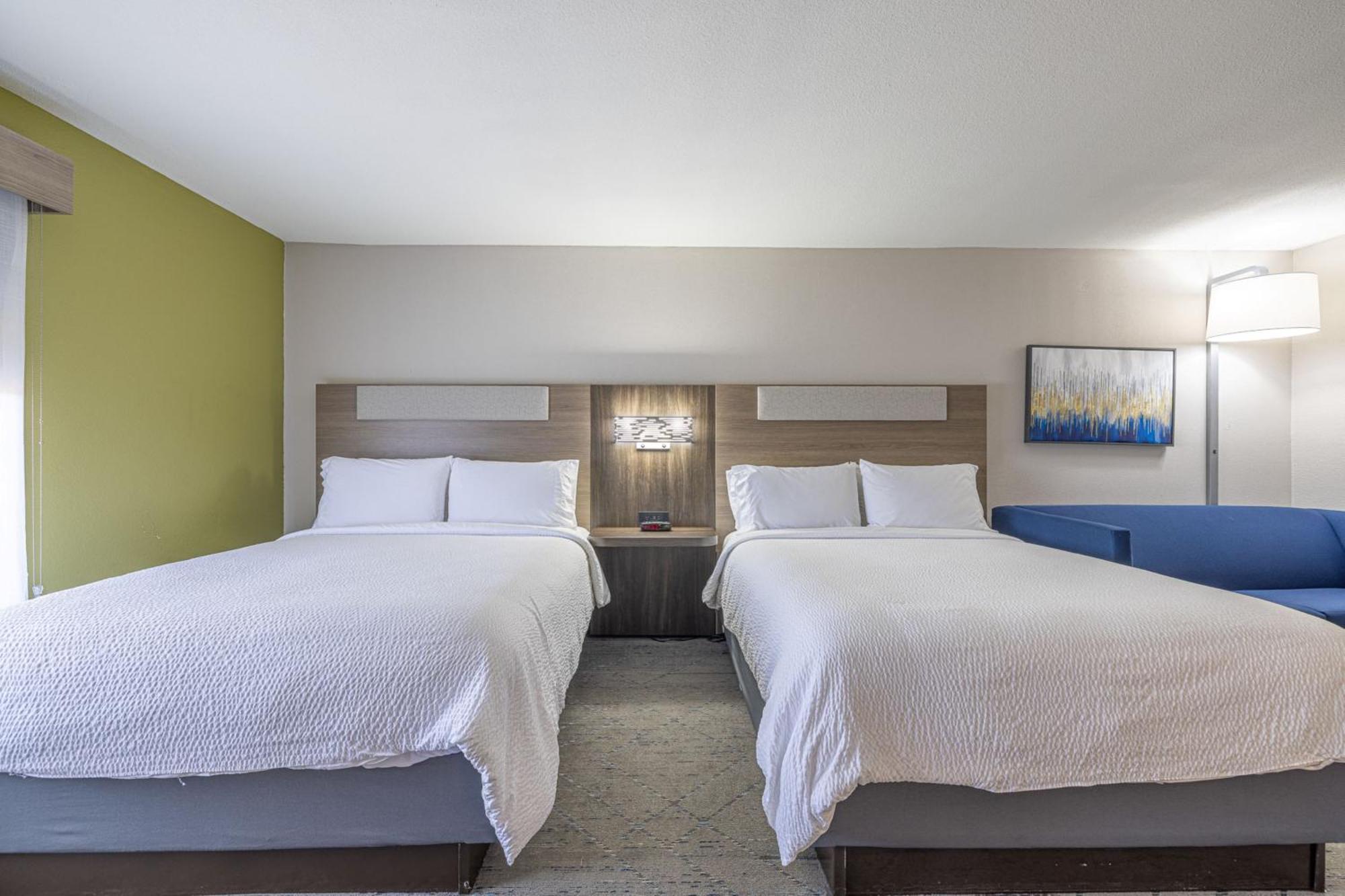 Holiday Inn Express & Suites College Station By Ihg Exterior photo
