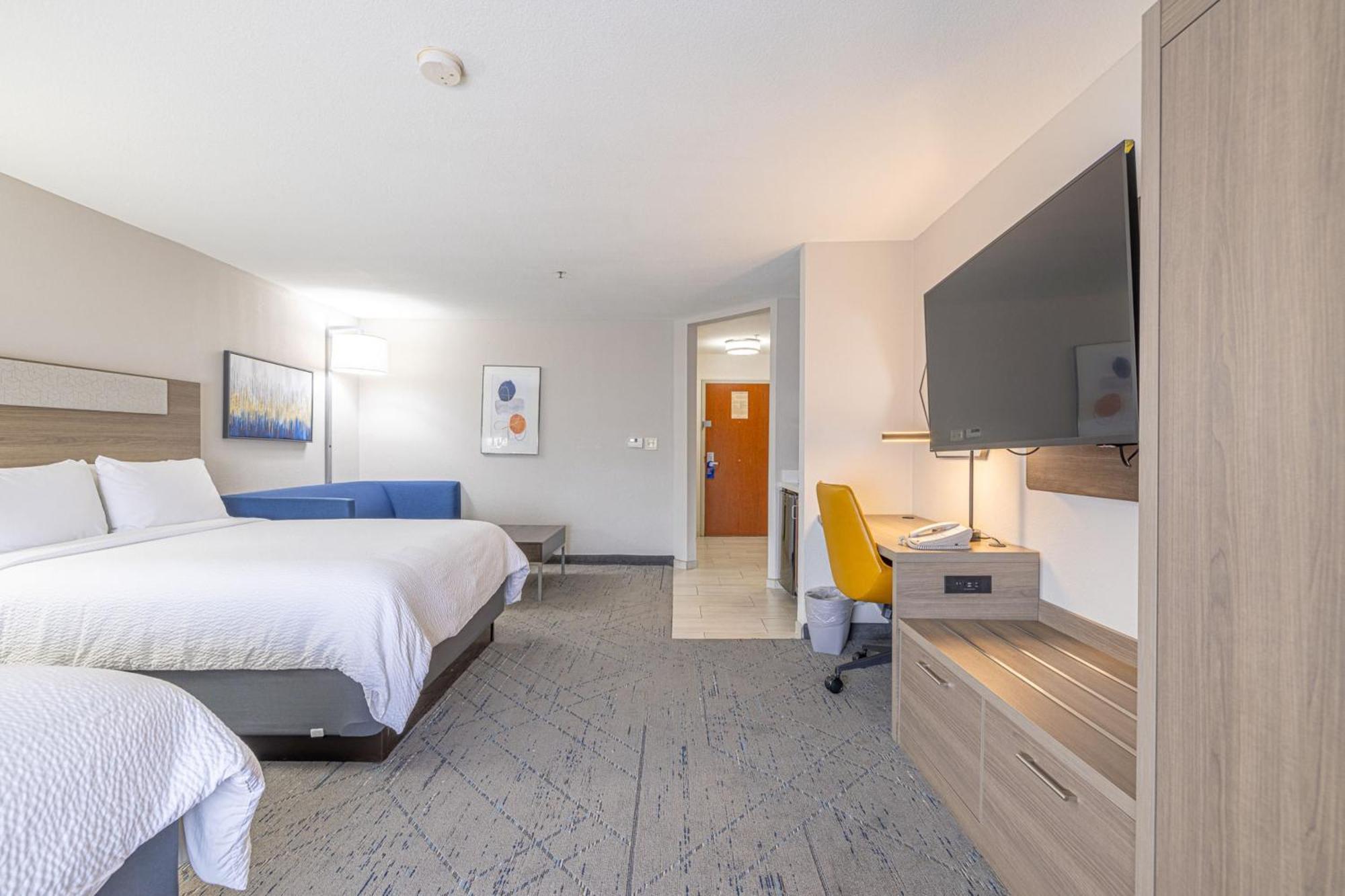 Holiday Inn Express & Suites College Station By Ihg Exterior photo
