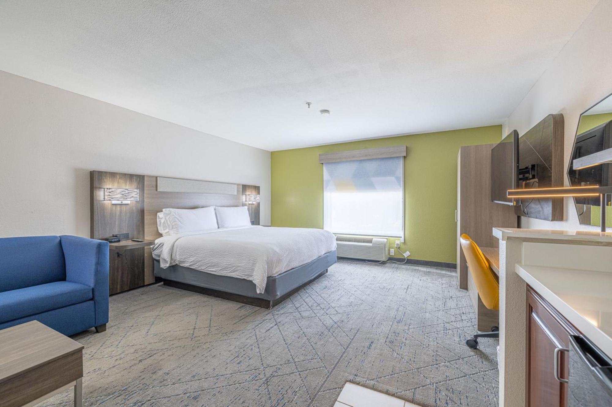 Holiday Inn Express & Suites College Station By Ihg Exterior photo