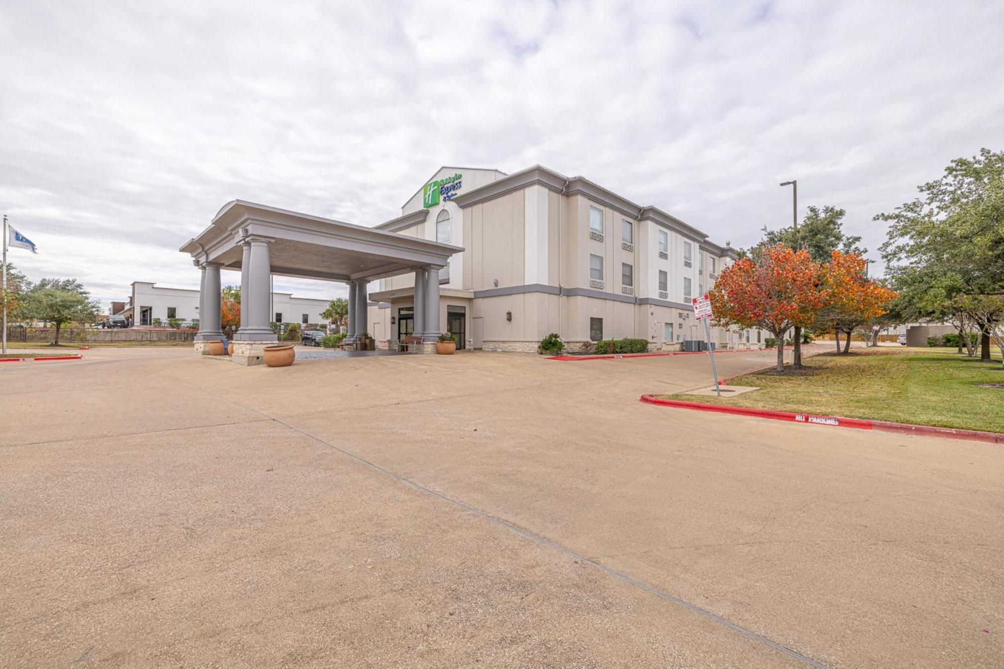 Holiday Inn Express & Suites College Station By Ihg Exterior photo