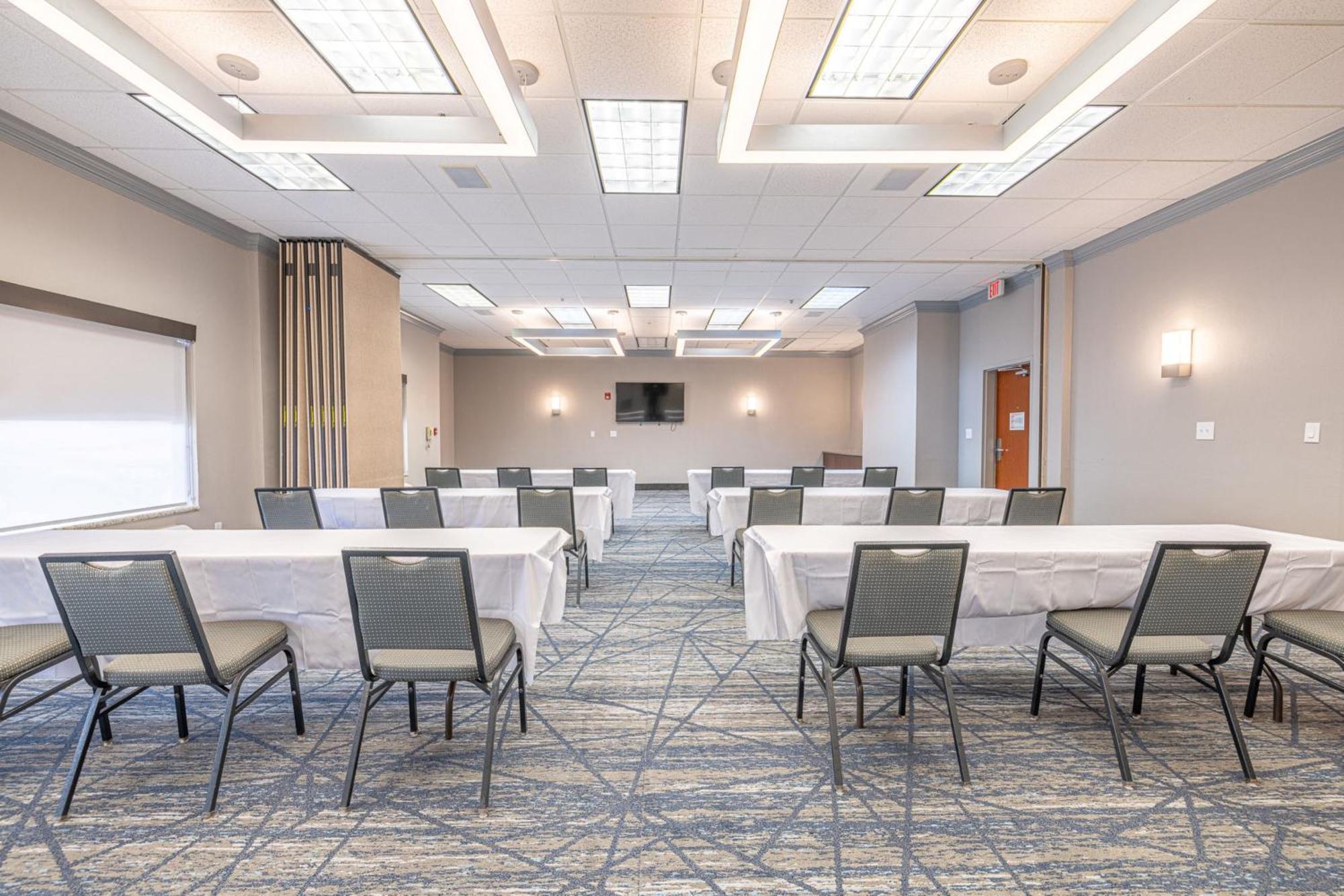 Holiday Inn Express & Suites College Station By Ihg Exterior photo