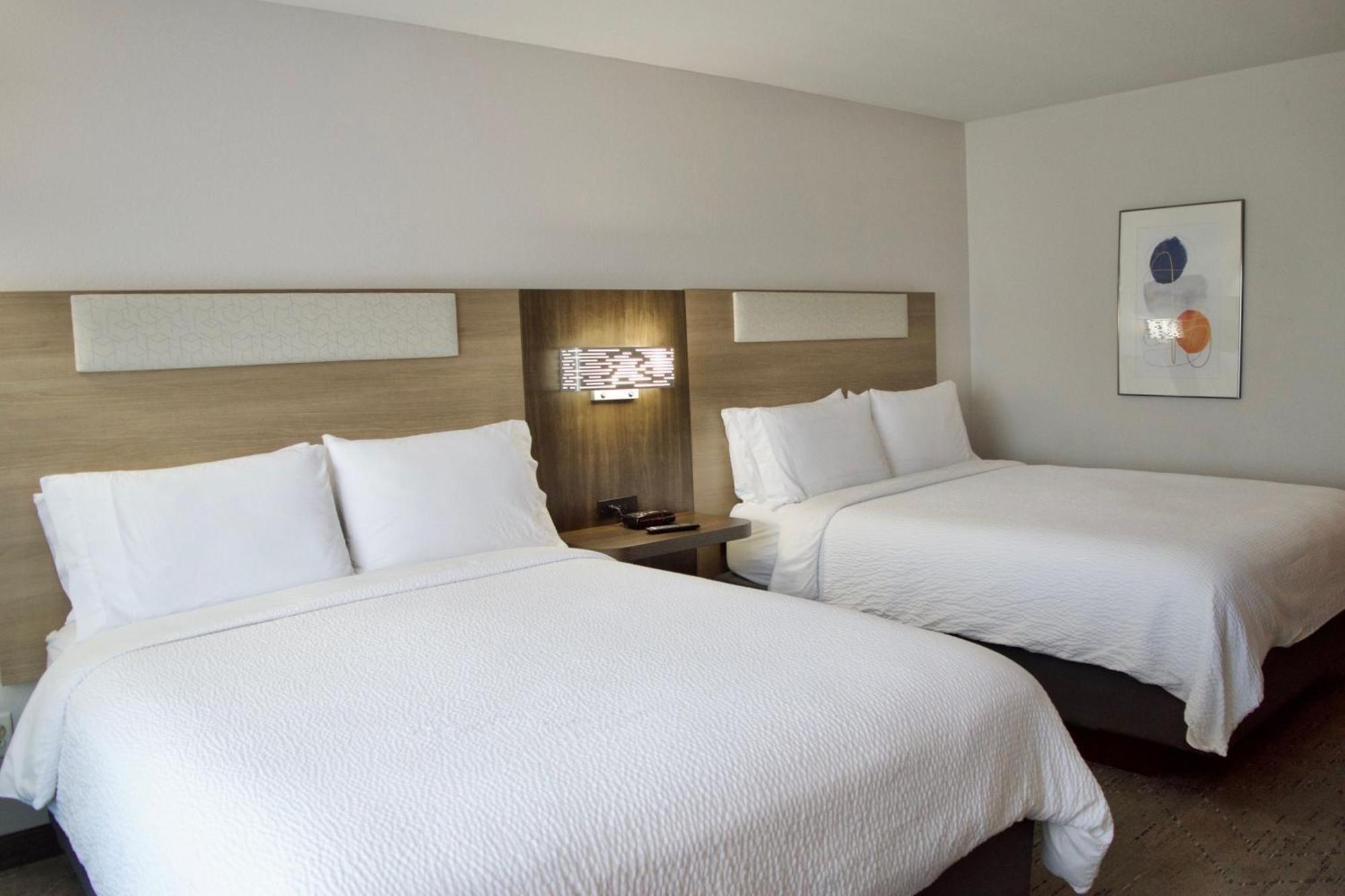 Holiday Inn Express & Suites College Station By Ihg Exterior photo