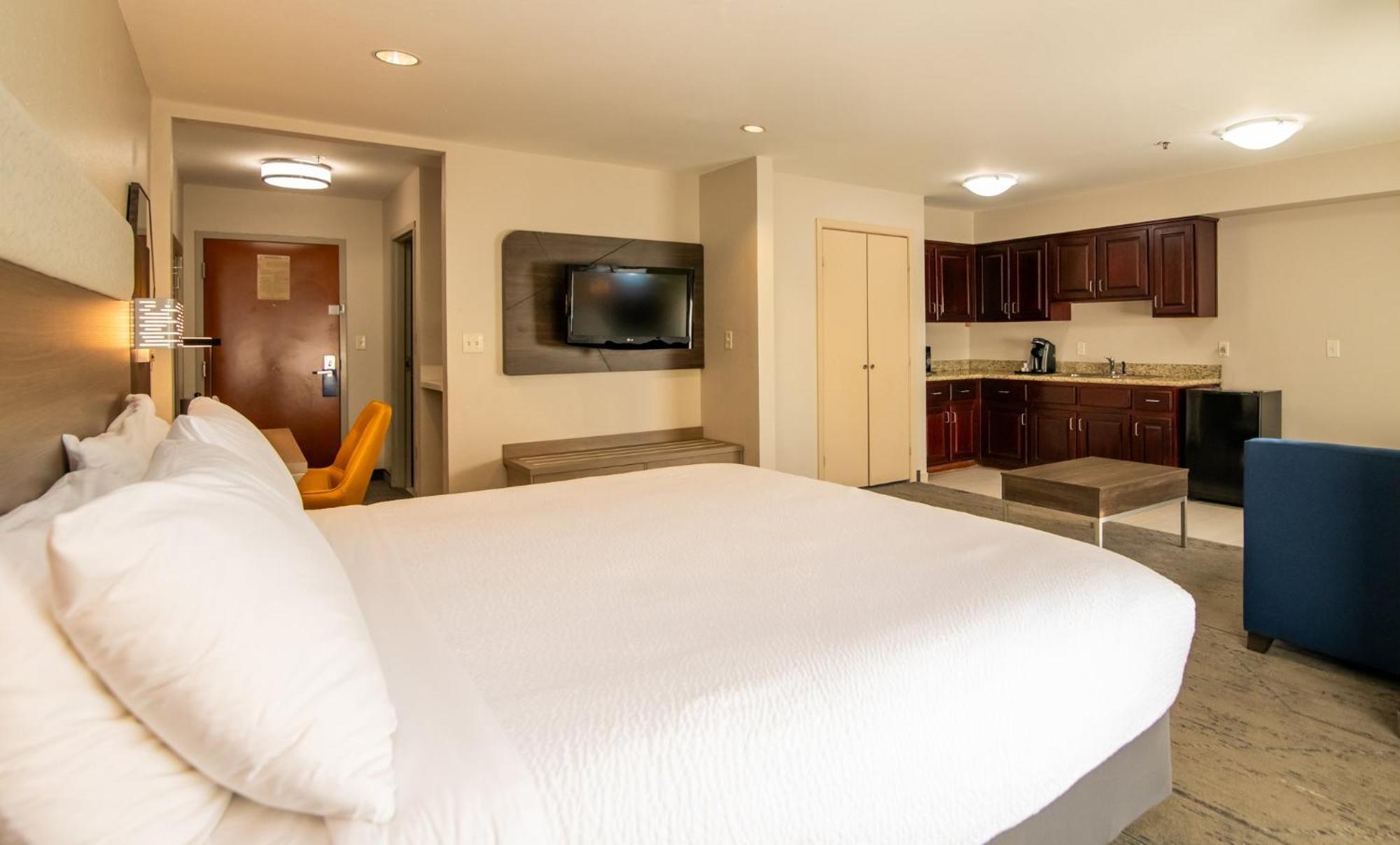 Holiday Inn Express & Suites College Station By Ihg Exterior photo