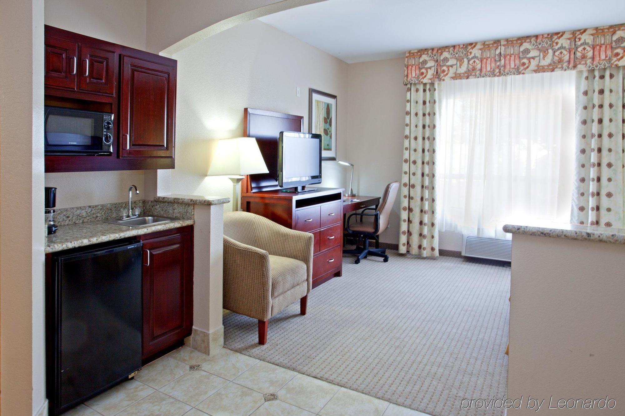 Holiday Inn Express & Suites College Station By Ihg Room photo