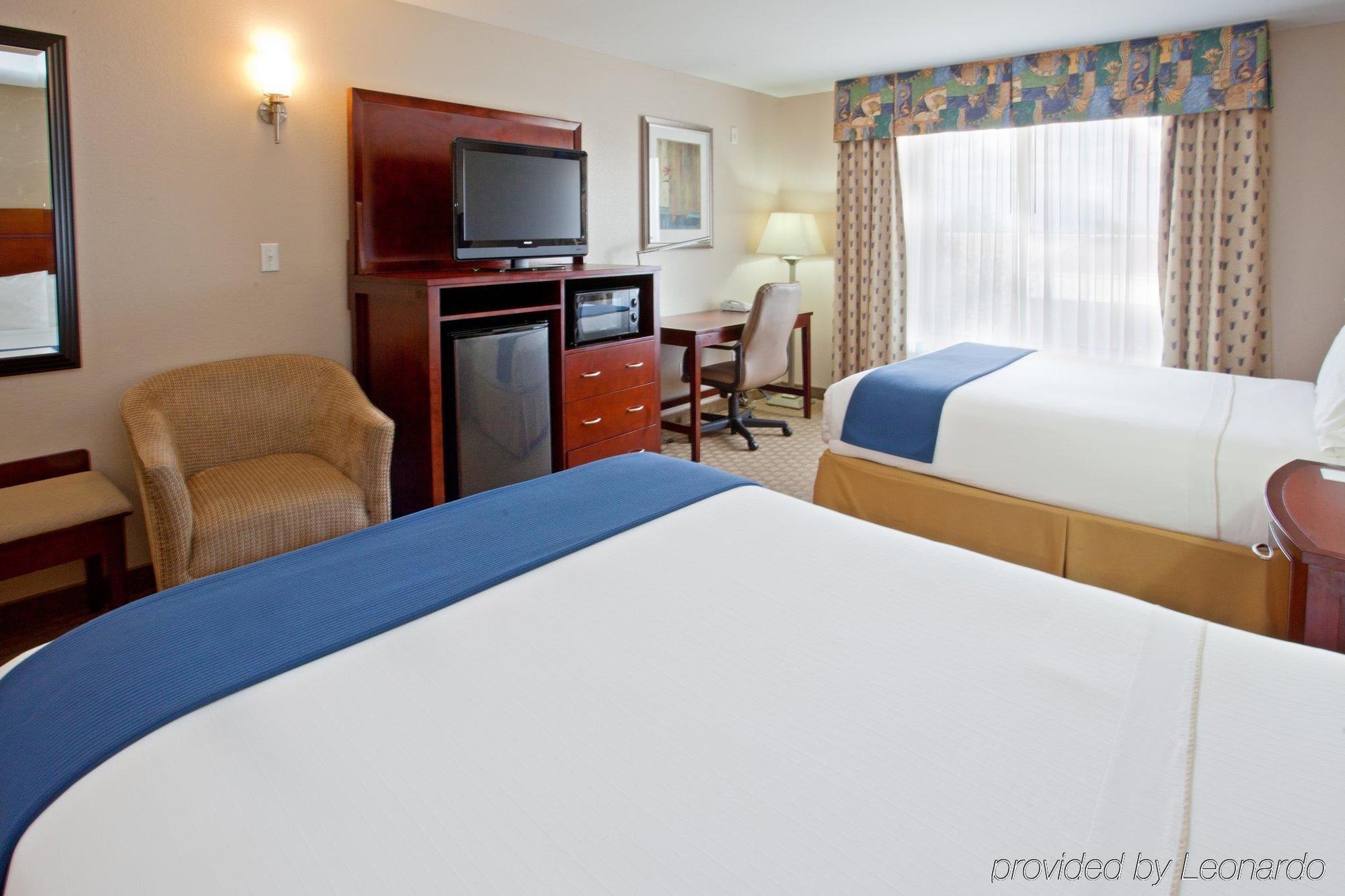 Holiday Inn Express & Suites College Station By Ihg Room photo