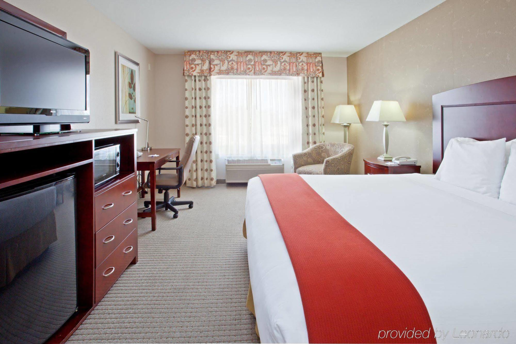 Holiday Inn Express & Suites College Station By Ihg Room photo