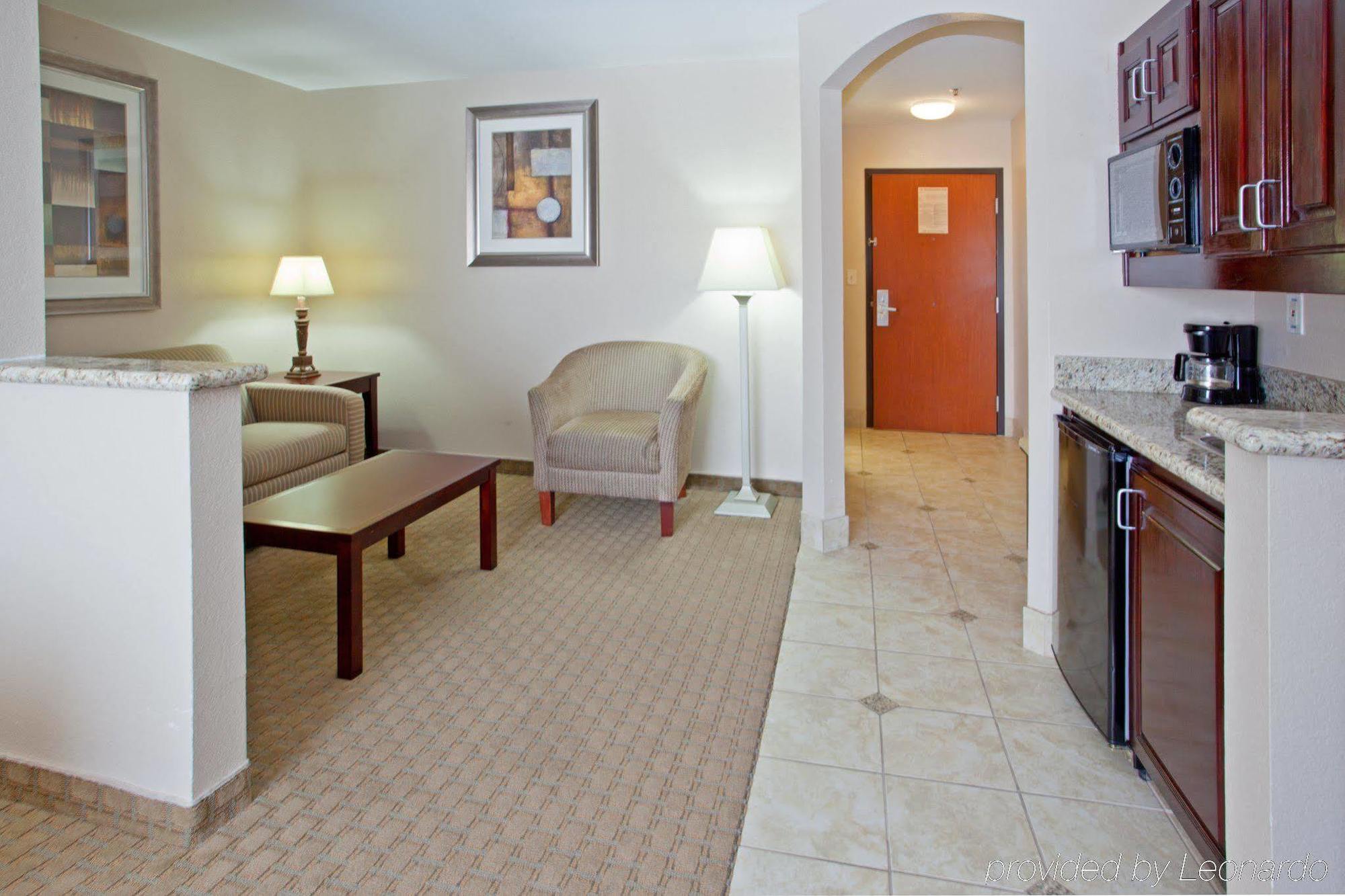 Holiday Inn Express & Suites College Station, An Ihg Hotel Room photo